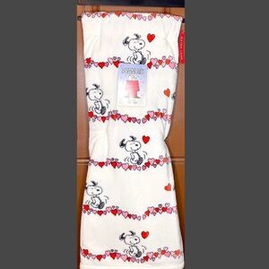 White Peanuts Snoopy with Hearts Valentine’s Throw Blanket